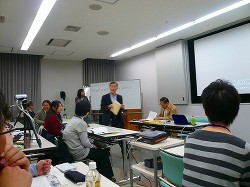 斉藤共同代表による、分科会を振り返る全体会